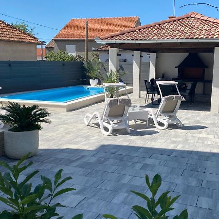 Breitling Apartments With Pool 비오그라드나모루 외부 사진