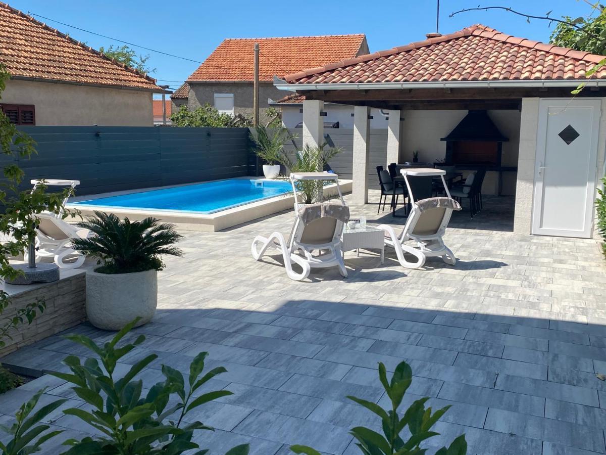 Breitling Apartments With Pool 비오그라드나모루 외부 사진