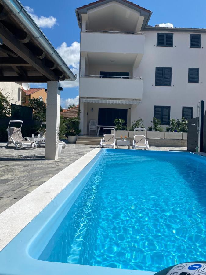 Breitling Apartments With Pool 비오그라드나모루 외부 사진
