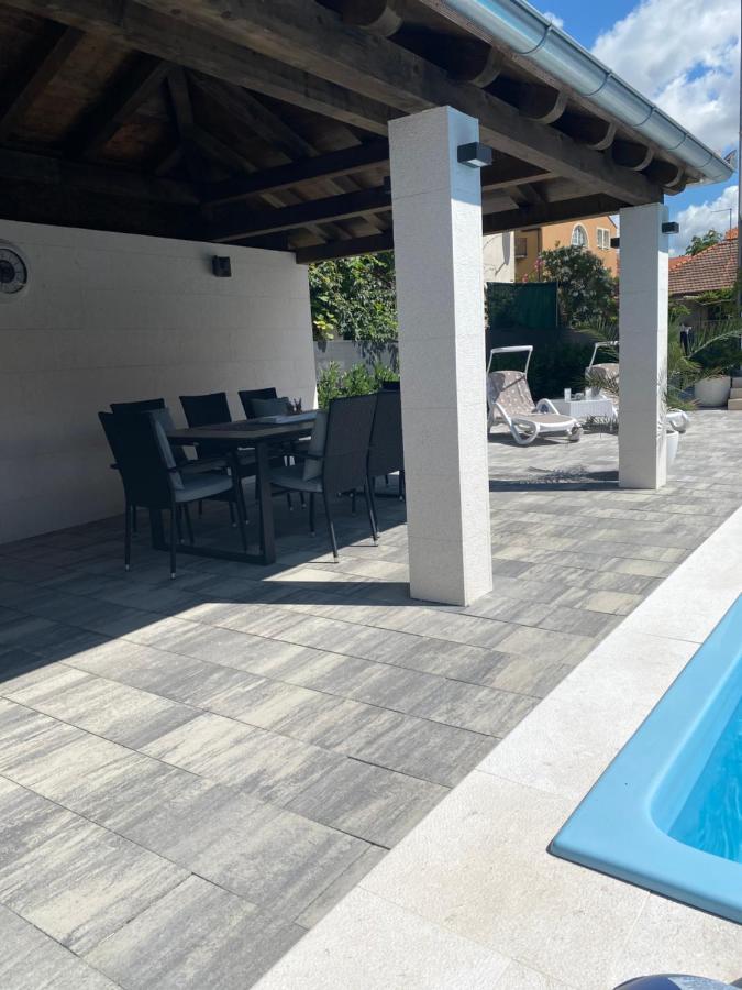 Breitling Apartments With Pool 비오그라드나모루 외부 사진