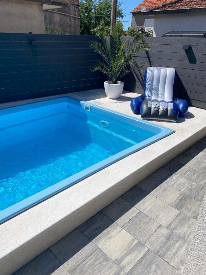 Breitling Apartments With Pool 비오그라드나모루 외부 사진