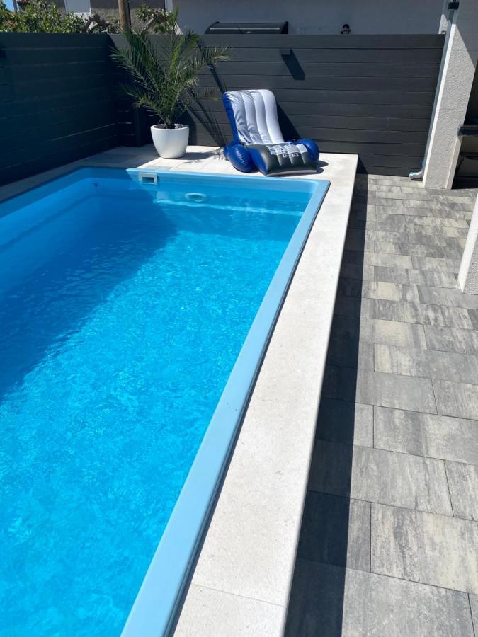 Breitling Apartments With Pool 비오그라드나모루 외부 사진