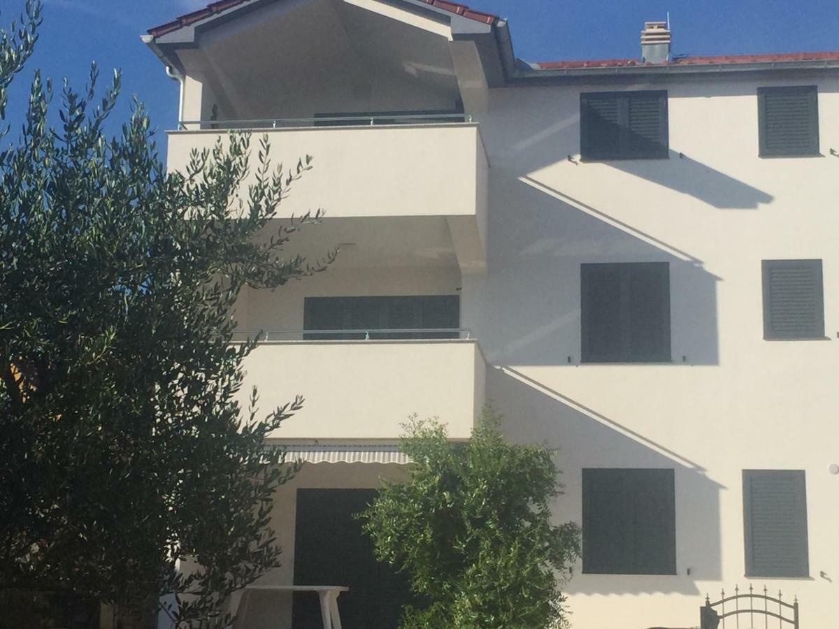 Breitling Apartments With Pool 비오그라드나모루 외부 사진