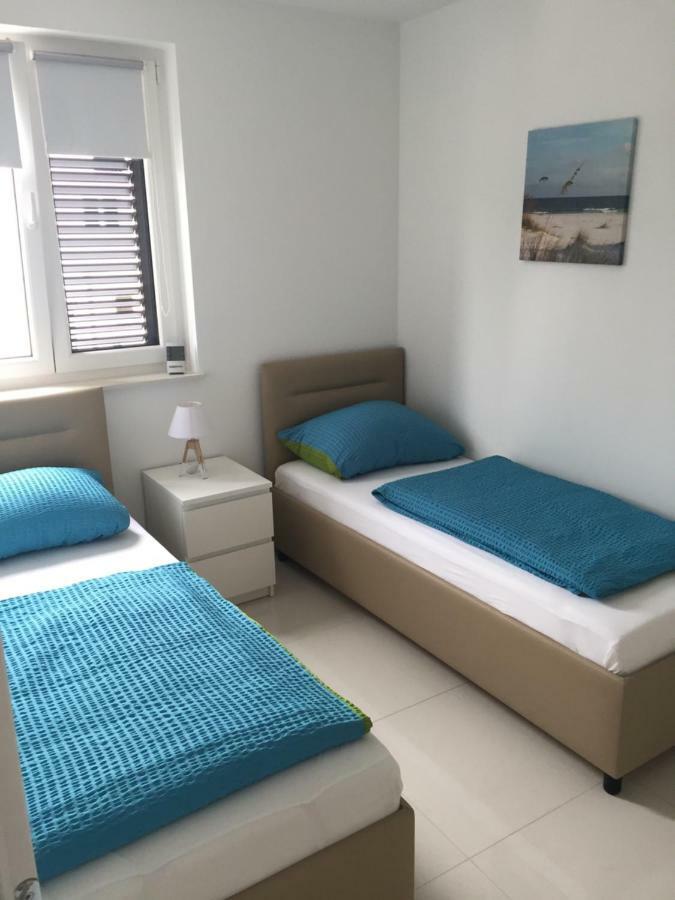 Breitling Apartments With Pool 비오그라드나모루 외부 사진