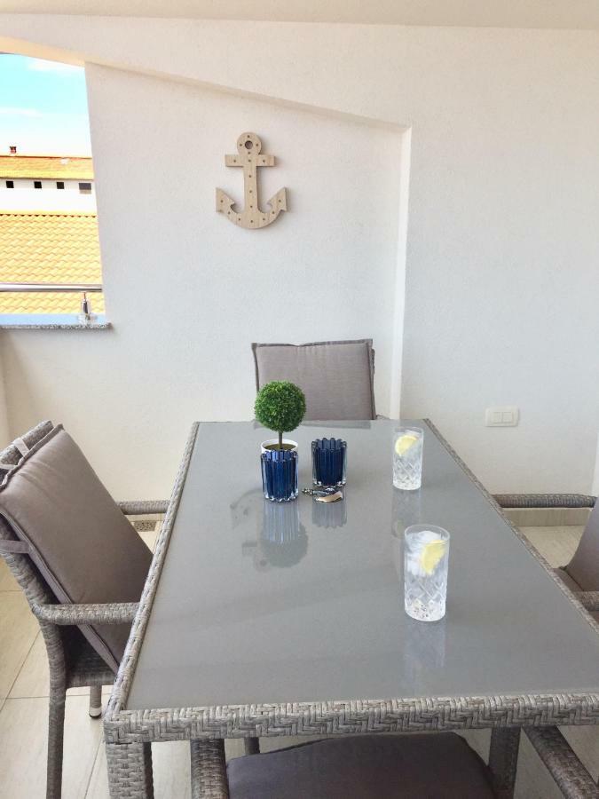 Breitling Apartments With Pool 비오그라드나모루 외부 사진