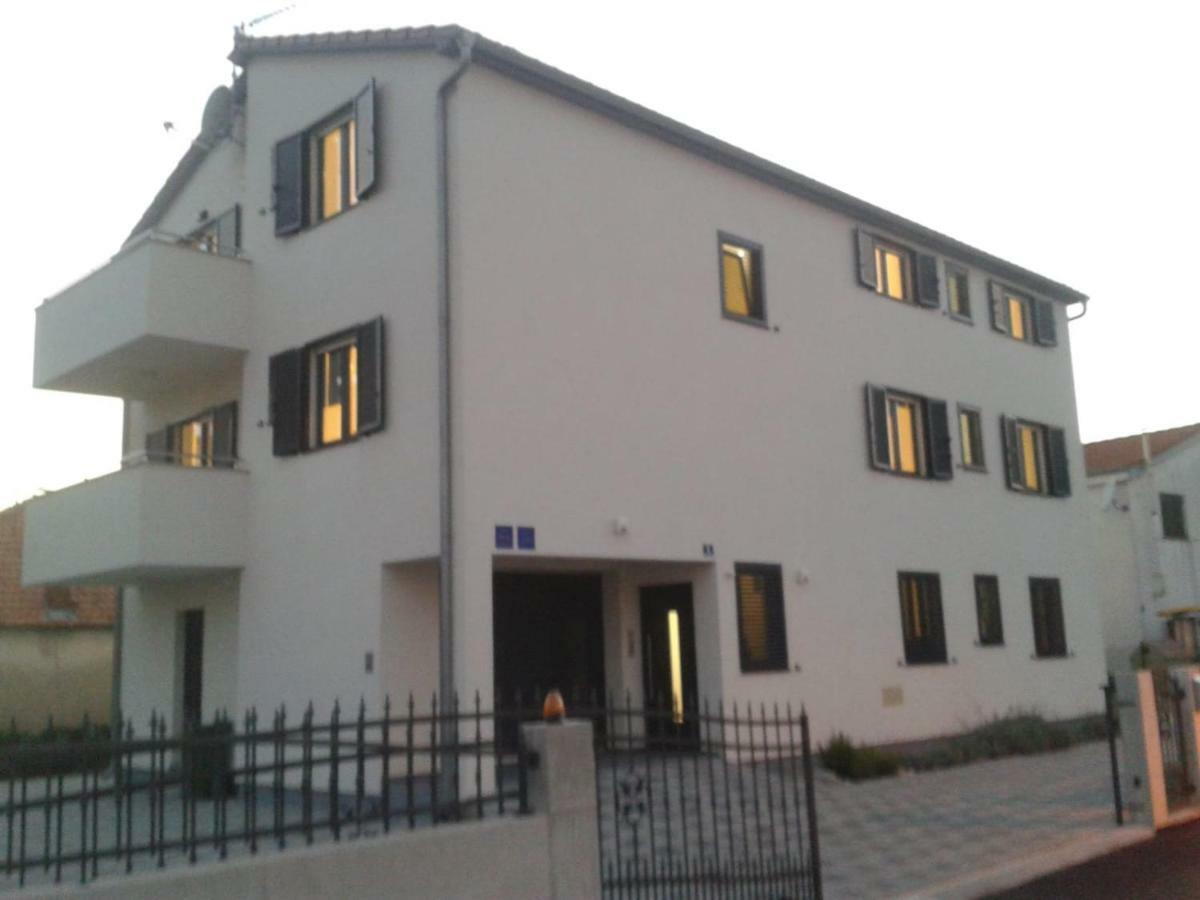 Breitling Apartments With Pool 비오그라드나모루 외부 사진
